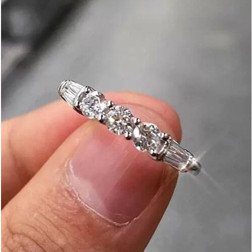 YSDLJG Fashion Cubic Zirconia Finger Rings for Women Simple Stylish Girl Ring Dance Party Daily Wear Versatile Female Jewelry