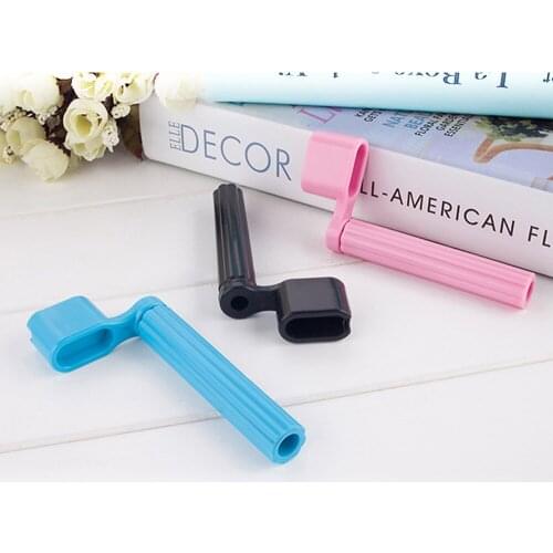 20pcs Plastic Guitar String Winder Handy Tool Bridge Pin Puller Easy to Carry and Use Speed Peg Remover with Random Color