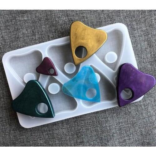 Big and small love tag with holes, glue dropping, silica gel mold, car hanging and ornament modeling