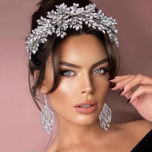 Wedding crowns headpieces flowers for brides
