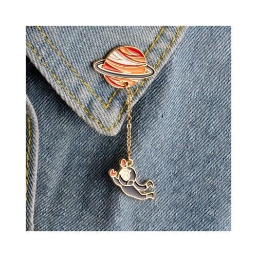 High Quality Planet Series White Rabbit Pilot Cartoon Brooch Pin Unisex Cute Painting Oil Enamel Handmade Collar Suit Brooch INS