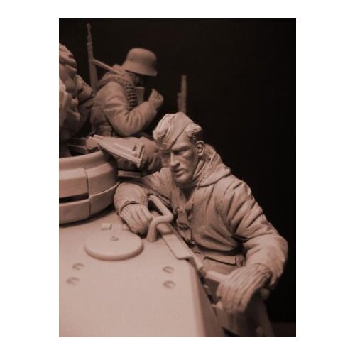 New Unassembled 1/16 ancient officer sit with coat in winter (NO BASE ) Resin Figure Unpainted Model Kit