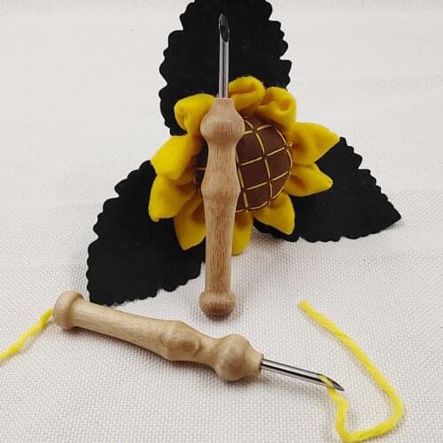 Package mail Russian embroidery needle wood needle yarn needle pen comfortable embroidery wooden handle friction music Kit