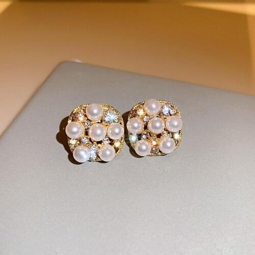 2021 New Fresh Fashion Sweet Pearl Trend Stud Earrings Contracted Geometric Hollow Square Modelling Senior Women Earrings