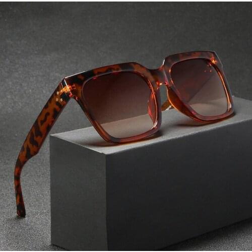 New Classic Square Sunglasses Women Vintage Luxury Brand Design Sun Glasses Men Fashion Plastic Frame Sun Glasses Uv400