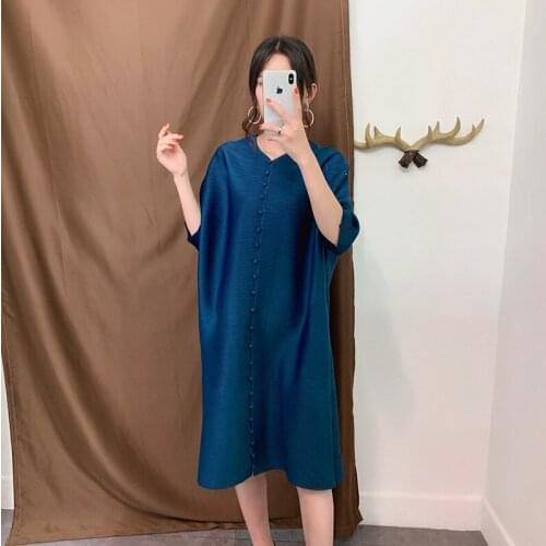 2021 New Summer V-neck Three Quarter Sleeves Pleated Loose Large Size Dresses Vintage Female Fashion Z531