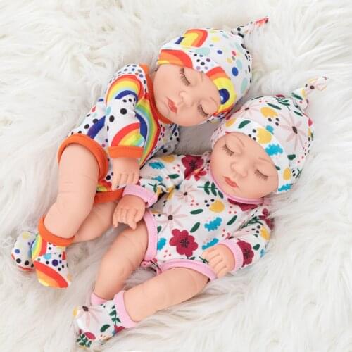 D&B10 inch 25cm Lovely Simulation Dolls Soft Vinyl Open/Close Eyes Rebirth Doll with Clothes Hat Baby Toy Children Birthday Gift