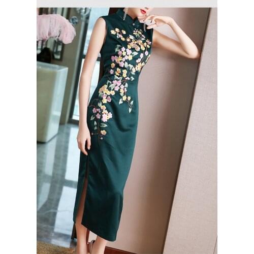New summer traditional Chinese retro style big size sleeveless flower embroidered slim cheongsam dress for women
