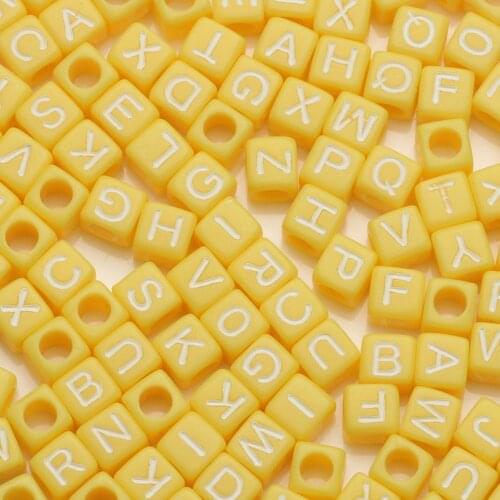 600pcs Cube 26 Alphabet Yellow Acrylic Beads White letter Loose Spacer Beads For Jewelry Making Diy Women children Bracelets