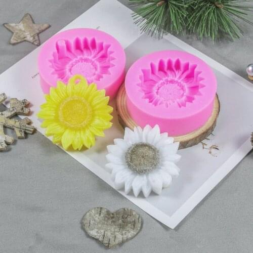 DIY sunflower silicone mold gypsum fragrant sugar chocolate baking decoration with hole tag