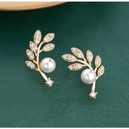 Fashion Girls Silver Needle Niche Retro Small Leaf Earrings Simple Diamond Pearl Earrings