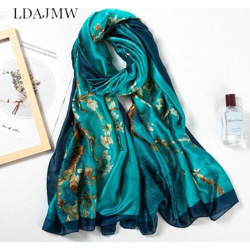 Household Goods Textile Products Printed Silk Satin Scarf Beach Towel Sunscreen Holiday Shawl Handkerchief