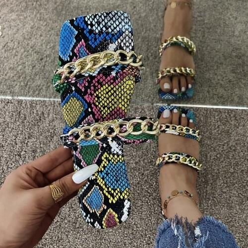 Summer Women Fashion Slippers Women Flat Heel Multi Color Snake Print Metal Chain Decoration Outdoor Fashion Slides Ladies Shoes