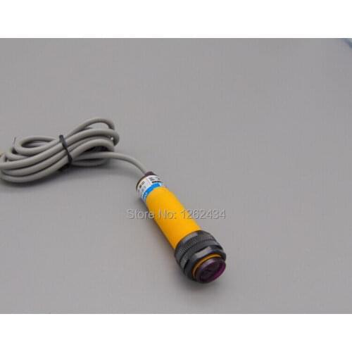 Photoelectric switch E3F-DS20C4 20 cm adjustable dc normally open M18 NPN three line
