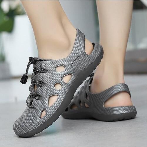 2021 Men Sandals New Large Size Lace-UP Lightweight EVA Molding Sandals Men Outdoor Non-Slip Leisure Breathable Beach Hole Shoes