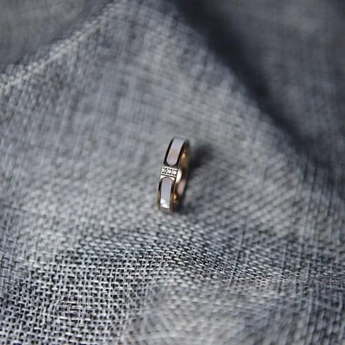 2021 Wholesale Simple shell micro-inlaid zircon Titanium steel ring Crystal from Swarovskis Ring Personality is not fade Women