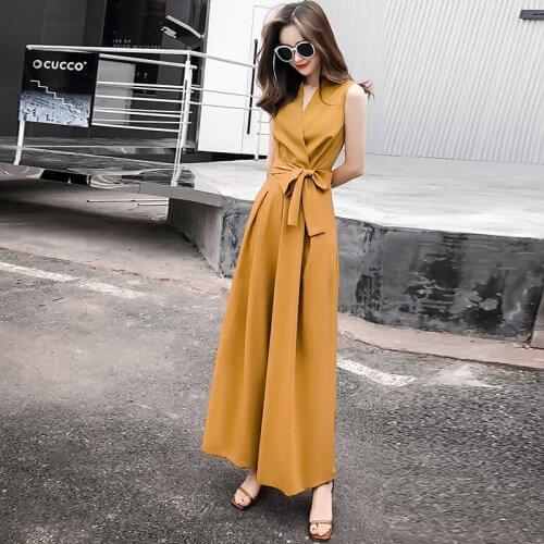 Fashionable New One-piece Wide Leg Pants Lady Summer Sleeveless Temperament Lady Fashion Leisure Show Thin V-neck Jumpsuit