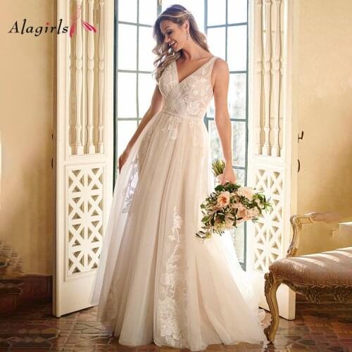 Elegant Ivory Boho Wedding Dress Lace Tulle Wedding Dress 2021 V-Neck Sweep Train Bridal Dress Wedding Gown vestido de noiva