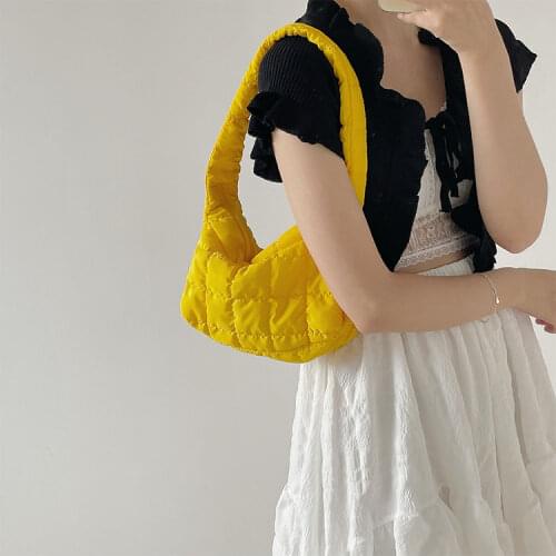 2021 Summer Underarm Bag New Candy-colored Cloud Folds Mini Casual Light All-match Dumpling Bag Fashionable Purses Designer Bag
