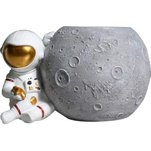 Creative Astronaut Desktop Decoration Desktop Decoration Pen Holder Multifunctional Entrance Key Storage Decoration Gift Gift