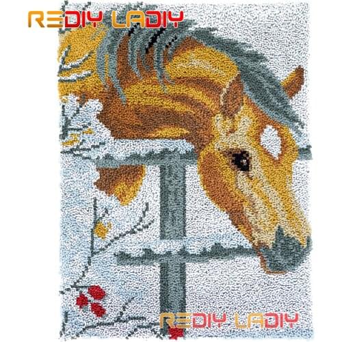 Latch Hook Rug Horse in Whiter DIY Carpet Rug Kits Chunky Yarn Cushion Crocheting Wall Tapestry Knitted Floor Mat Arts & Crafts
