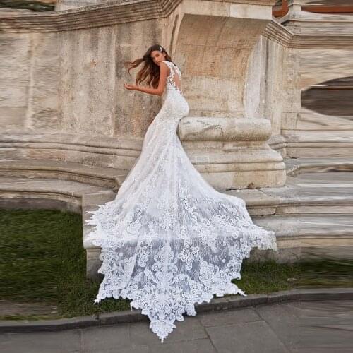 Wholesale Elegant Lace Mermaid Sleeveless Bridal Wedding Gowns V Neckline Illusion Back Wedding Dresses for Bride Appliqued
