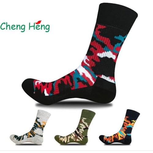 CHENG HENG 5 Pairs / Bag Autumn And Winter New Mens Socks Pulling The Tube In The Camouflage Terry Towel Casual Socks 4 Color