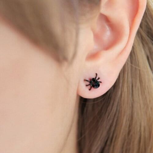 Fashion Women And Men Cute Earring Black Tiny Stud Spider Lovely Cuff Earrings For Lady Girl (Color: Black)