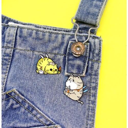 XCMRYSP Cat Eating Canned Fish Badge Brooch Fashion Cartoon Animal Metal Enamel Lapel Pin Backpack Clothes Fashion Jewelry Gift