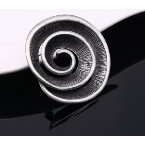 Vintage Female Conch Brooches For Women Metal Brooch Lapel Pins Round Wedding Hijab Pin Party Gift Jewelry Accessories