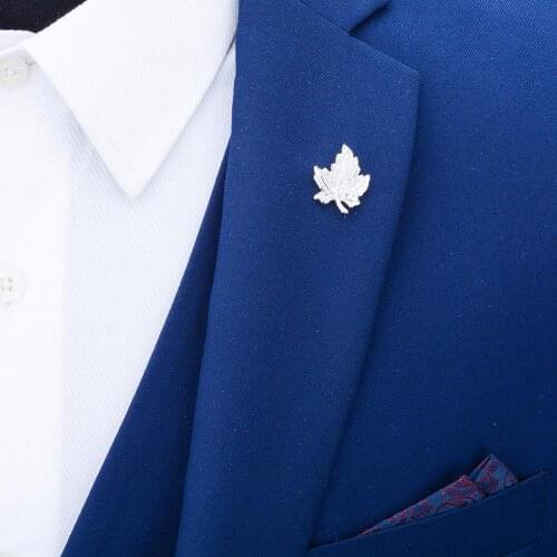 SAVOYSHI Silver color Maple Leaf Brooch Pins Suit Sweater Collar Lapel Metal Pin Leaves Brooches Accessories