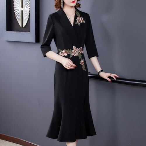 High-end embroidery autumn dress women 2020 autumn new style embroidery fashion temperament office long black fishtail dress