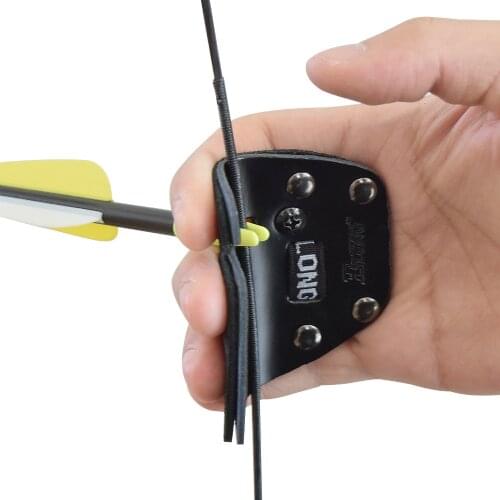 1 pcs Archery Finger Tab Guard Bow Protector Gear Glove Right Left Leather Adjustable Outdoor Shooting Free Shipping