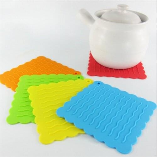100 pcs wavy edge silicone placemats insulation pad restaurant eat mat no-slip high temperature resistance