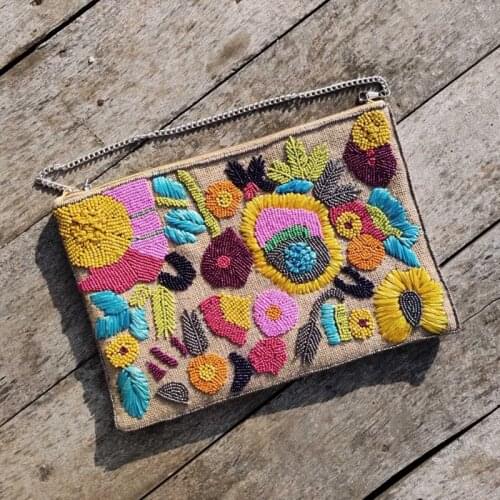 DOYUTIG Summer Fresh Womens Handmade Ethnic Embroidery Purse With Metal Chains Lady Fashion Canvas Flower Crossbody Bags F777