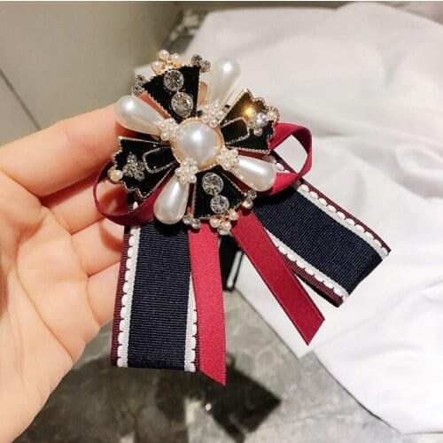 Korean Version of Retro Baroque Collar Flower Round Pearl Cross Ladies British Style Multi-layer Bowtie Brooches Womans Jewelry