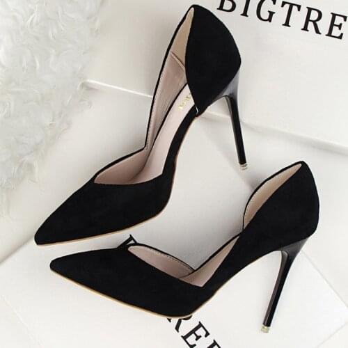 LAKESHI Suede Pumps