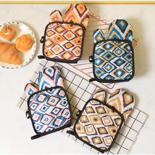 2Pcs/Set Insulated Gloves Nice-looking Soft Portable Non Slip Mat Heat Resistant Microwave Oven gloves перчатка для горячего