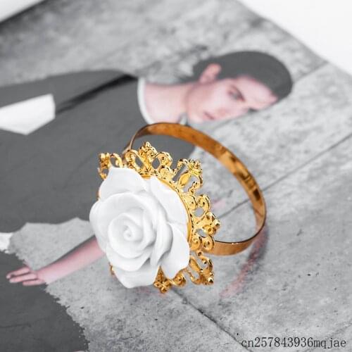 100pcs White Rose Napkin Ring for Wedding Table Decoration Resin Napkin Ring Holder Wedding Gift Favors