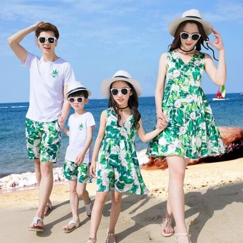 2019 new Family matching clothes Summer mother daughter dresses father son outfits Girl Boy family look holiday Green Fashion