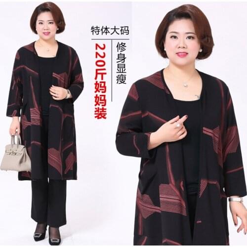 2018 new middle-aged and old woman large-size coats fashion lady cloak 100KG fat mother cardigan printing trench coat