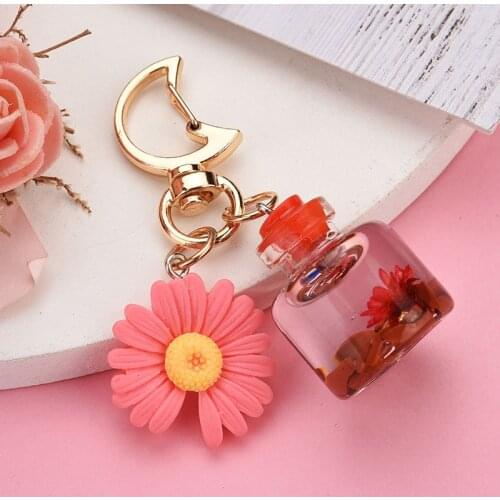 Moon Buckle Small Chrysanthemum Keychain Jewelry Accessories Wish Bottle Quicksand Simulation Flower Creative Bag Keychains Gift