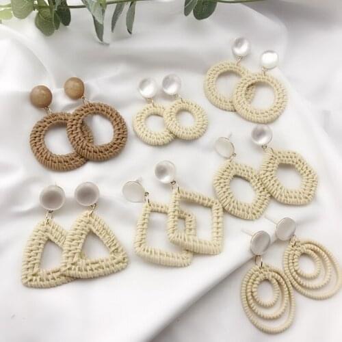 Woven net red earrings of the same type, simple, fashionable and versatile, showing thin face in autumn and winter