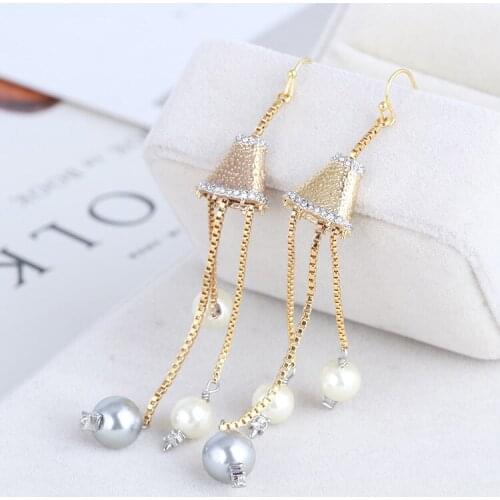 Metallic tapered chain tassel pearl earrings with diamonds