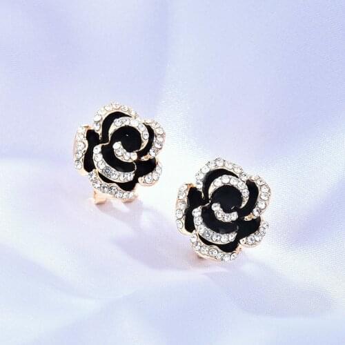 Yi Shang Ying Piercing Earrings