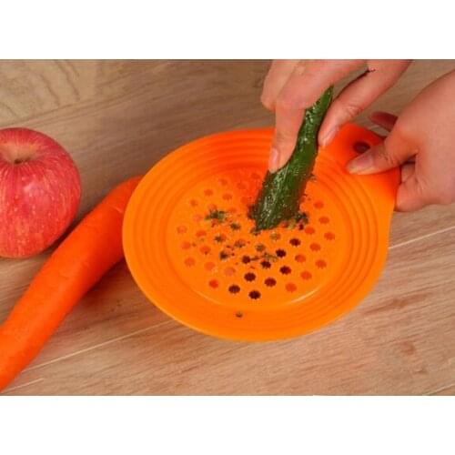 1PC Hot Useful New Arrival Convenient Cooking Tools Novelty Kitchen Garlic Press Kitchen Practical Tool Random Color KB 1374