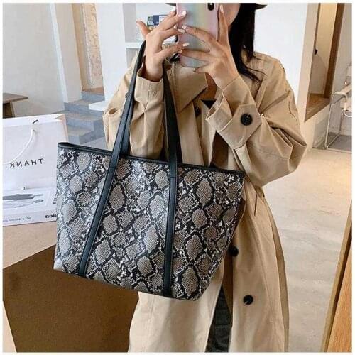 Vintage pu Leather Snake Pattern women Handbags Female designer Zipper Shoulder bag Large Capacity Lady Zipper Travel Bags