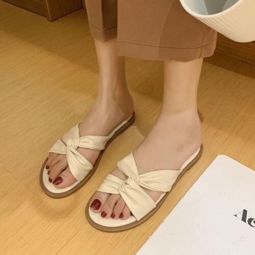 New Soft Non Slip Flat Sandalias Fashion Women Indoor Slippers Light Women House Bath Sandals PU Leather Waterproof Flip Flops