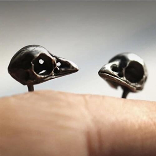 Vintage Silver Plated Crows Head Stud Earring Motorcycle Party Gothic Style Men Womens Small Earring Cool Unisex Jewelry Gifts