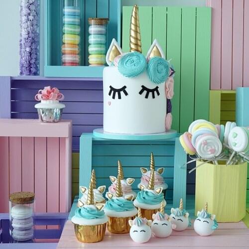 Simulation unicorn cake Baking shop window display birthday present Baking shop window Flower shop window display